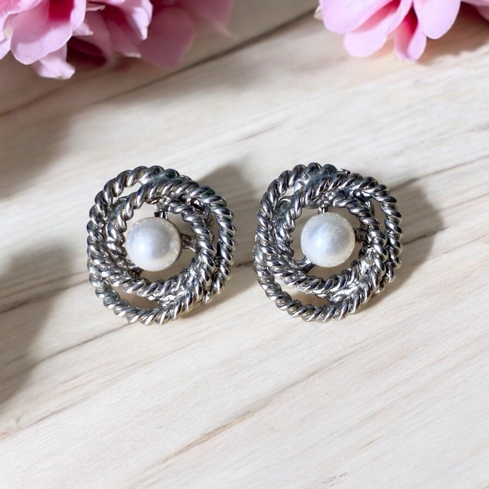Vintage Twisted Knot Circular Silver tone Pearl Pierced Earrings.